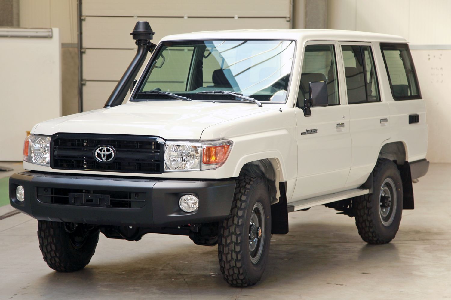 Тойота крузер 76 купить. Toyota Land Cruiser 76. Тойота lc76. Toyota Лэнд Крузер 76. Внедорожники Toyota Land Cruiser 76.